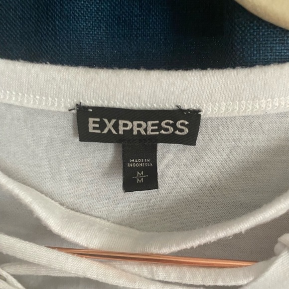 ⭐️Express Lace up Graphic Tee - Picture 3 of 3